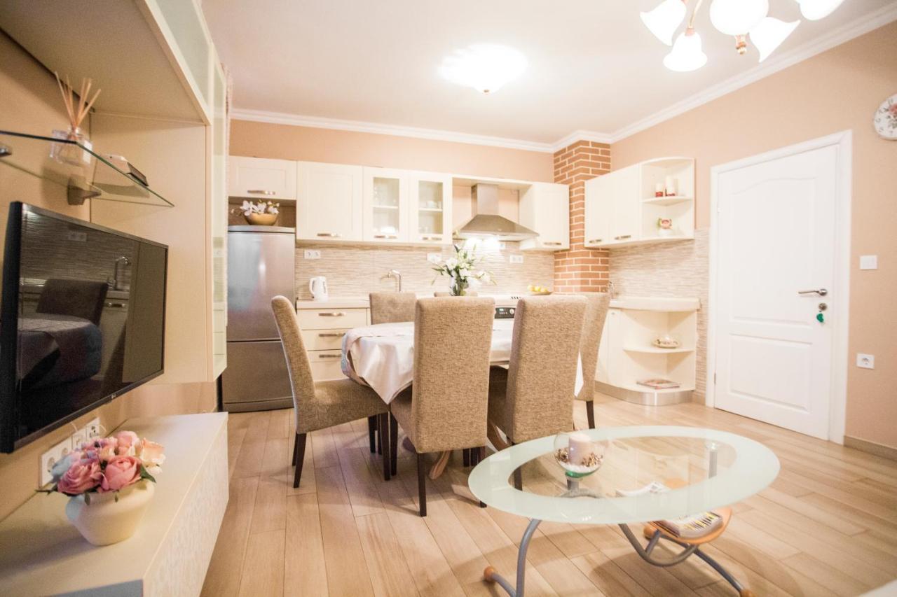 Paradise Apartment *